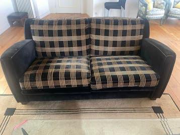 Compleet interieur: bank, stoel, tafels, bureau, 2 bedden