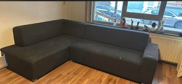 Donkergrijze hoekbank - moet gereinigd worden