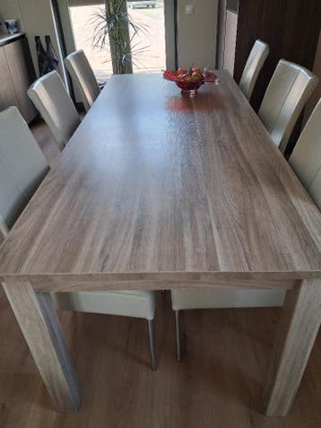 Eetkamertafel gratis