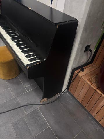 Zwarte piano