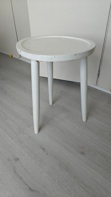 GRATIS Witte bijzettafel