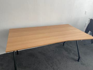 Houten bureau met zwart metalen poten 180*80