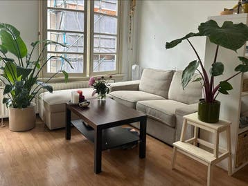 GRATIS 2-persoons bank met hocker (beige)