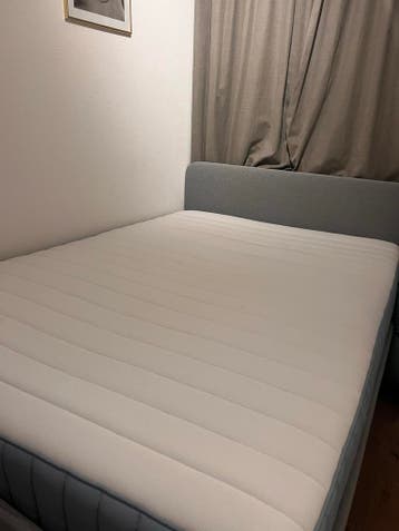 Gratis Ikea Slattum bed frame met matras
