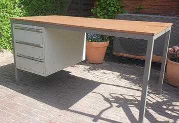 Oud leraren bureau - Gratis af te halen