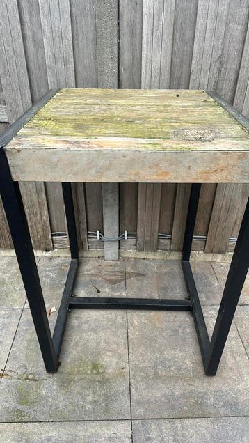 Sta tafel van hout en ijzer