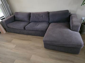 Comfortabele bank met loungegedeelte