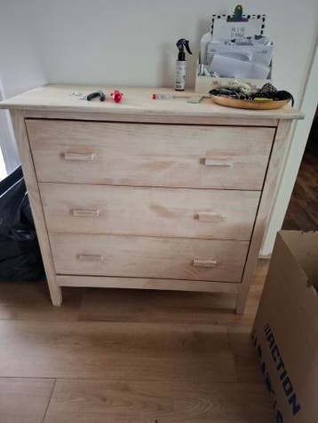 Houten ladekast met 3 laden