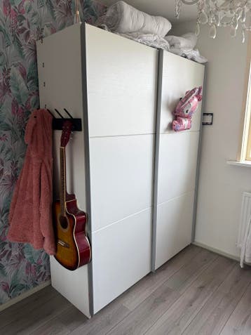 Kledingkast met schuifdeuren - functioneel met mankementen