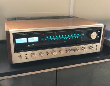 Gevraagd Gratis  versterkers radio's cassette decks enz.