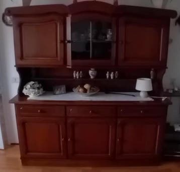 Houten buffetkast met vitrine