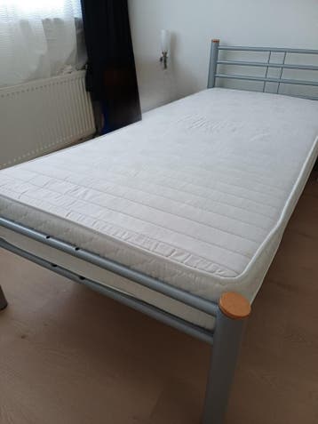 Gratis éénpersoons matras z.g.a.nieuw!