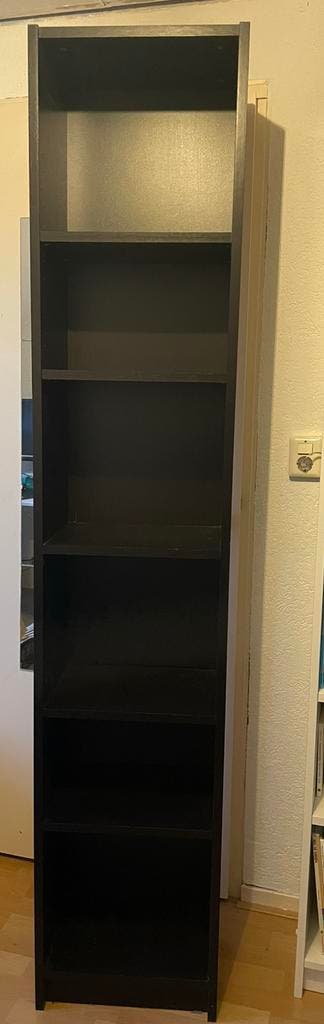 Gratis billy boekenkast donker bruin