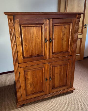 Gratis af te halen: stevige computerkast (moet nu weg!)