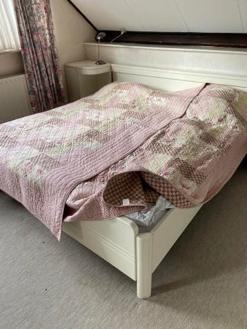 ** GRATIS TWEEPERSOONSBED 180cm X 200cm **