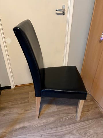 3 eetkamer stoelen met skyleer