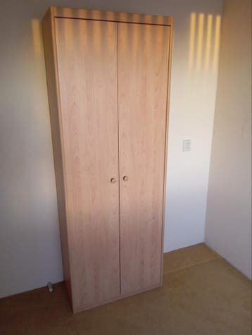 Houten kast met planken - gratis af te halen