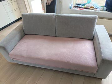 Comfortabele grijze tweepersoonsbank