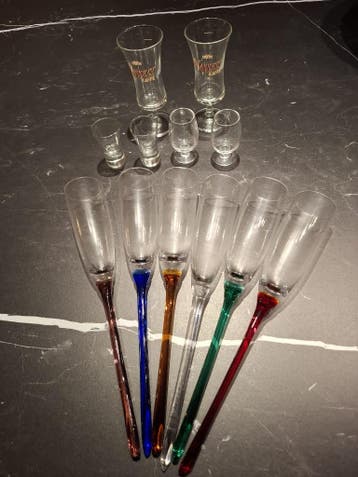 Gratis champagneglazen en drinkglazen