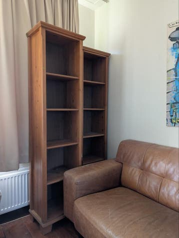 Twee houten boekenkasten - Gratis Ophalen in Hilversum