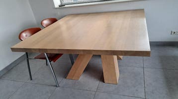 Massief houten tafel