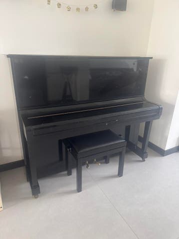 Zwarte piano gratis af te halen