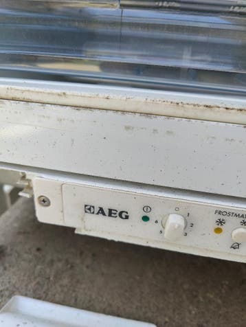 Gratis AEG inbouwvriezer (stuk, voor onderdelen)