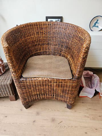 Gratis rotan stoel met kussentje