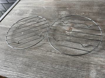 2x Hema pannenonderzetters metaal