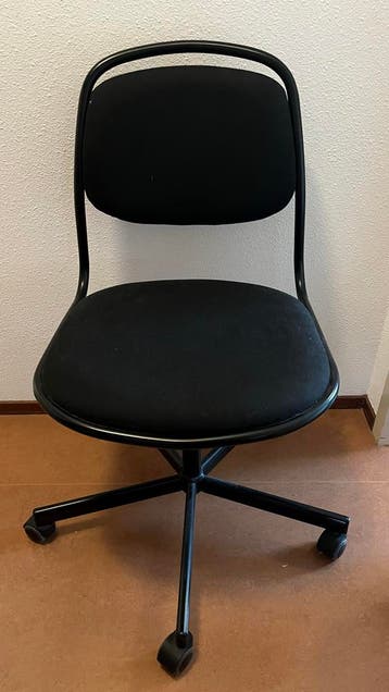 Zwarte bureaustoel in goede staat