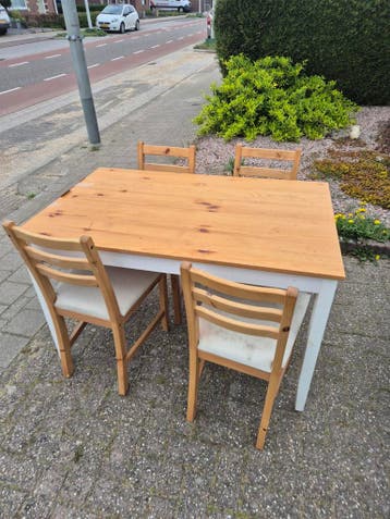 Kleine eettafel, gratis af te halen - ideaal kinderkamer