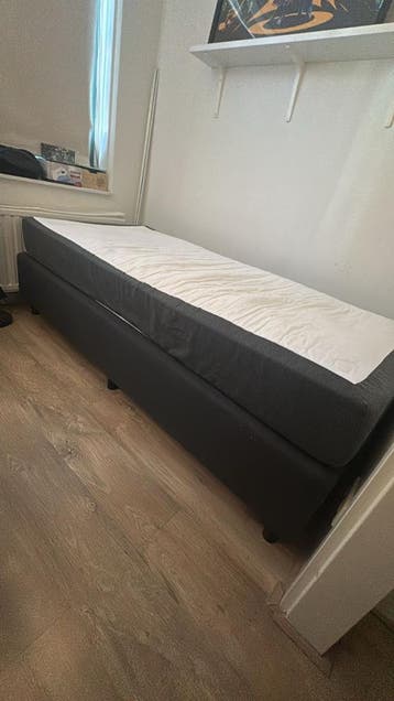 GRATIS eenpersoons boxspring in redelijke staat