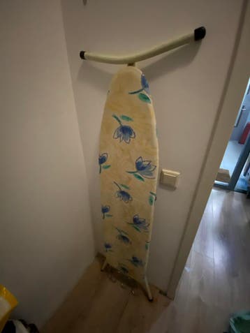 Strijkplank met bloemenpatroon gratis