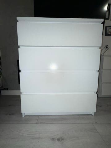 Witte ladekast met vier lades (Moet snel worden opgehaald)