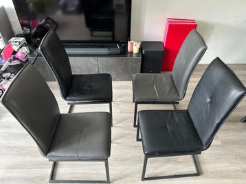 Eetkamer stoelen 4 stuks gratis