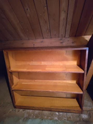 Kastje degelijke grenen, donker gebeitst