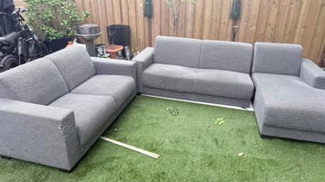 Gratis Grijze stoffen bank en hoekbank