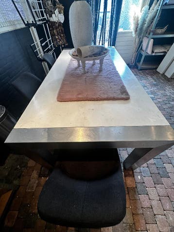 Eettafel leestafel kolossaal