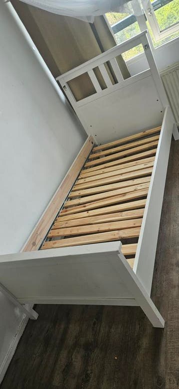 GRATIS Wit eenpersoonsbed met lattenbodem