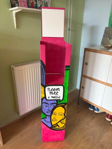 Gratis op te halen; Tijdschriftenbak (kunstwerk)