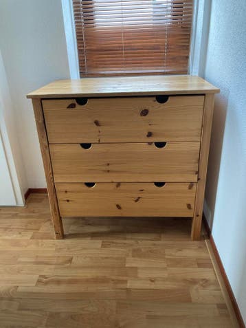 Houten ladekast met 3 laden