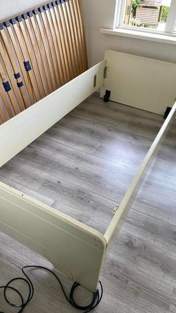 Eenpersoons bed 90x200 met lattenbodem