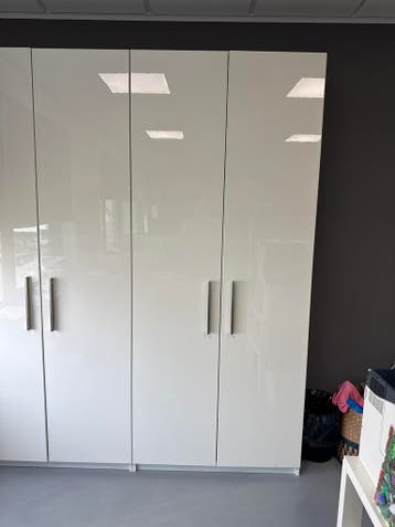 Witte kledingkast met deuren en planken 5 stuks