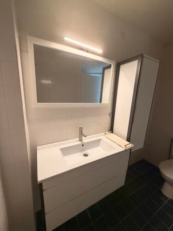 Wastafelmeubel set met kolomkast en spiegel met verlichting