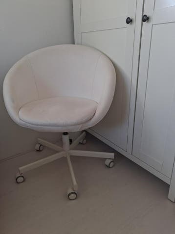 Gratis: draaistoel wit