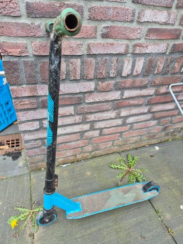 Blauw/zwarte step gratis af te halen