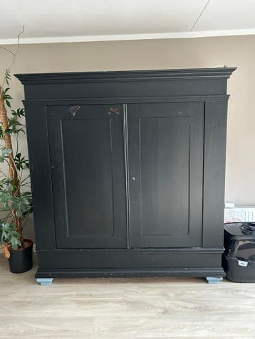 Grote zwarte kast, opknapper