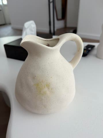 Gratis: Crèmekleurige kan, moet schoongemaakt worden