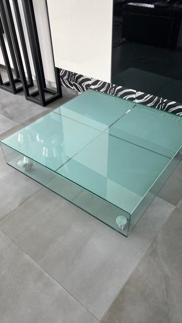 Glazen salontafel. GRATIS