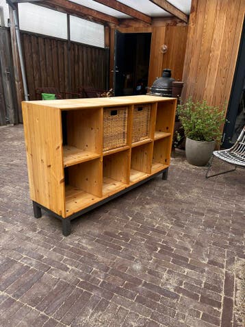 Houten Ikea vakkenkast (GRATIS)